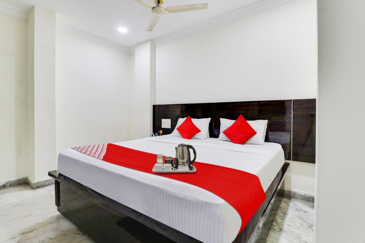 Oyo Dharani Grand Hotel Khammam Exterior foto