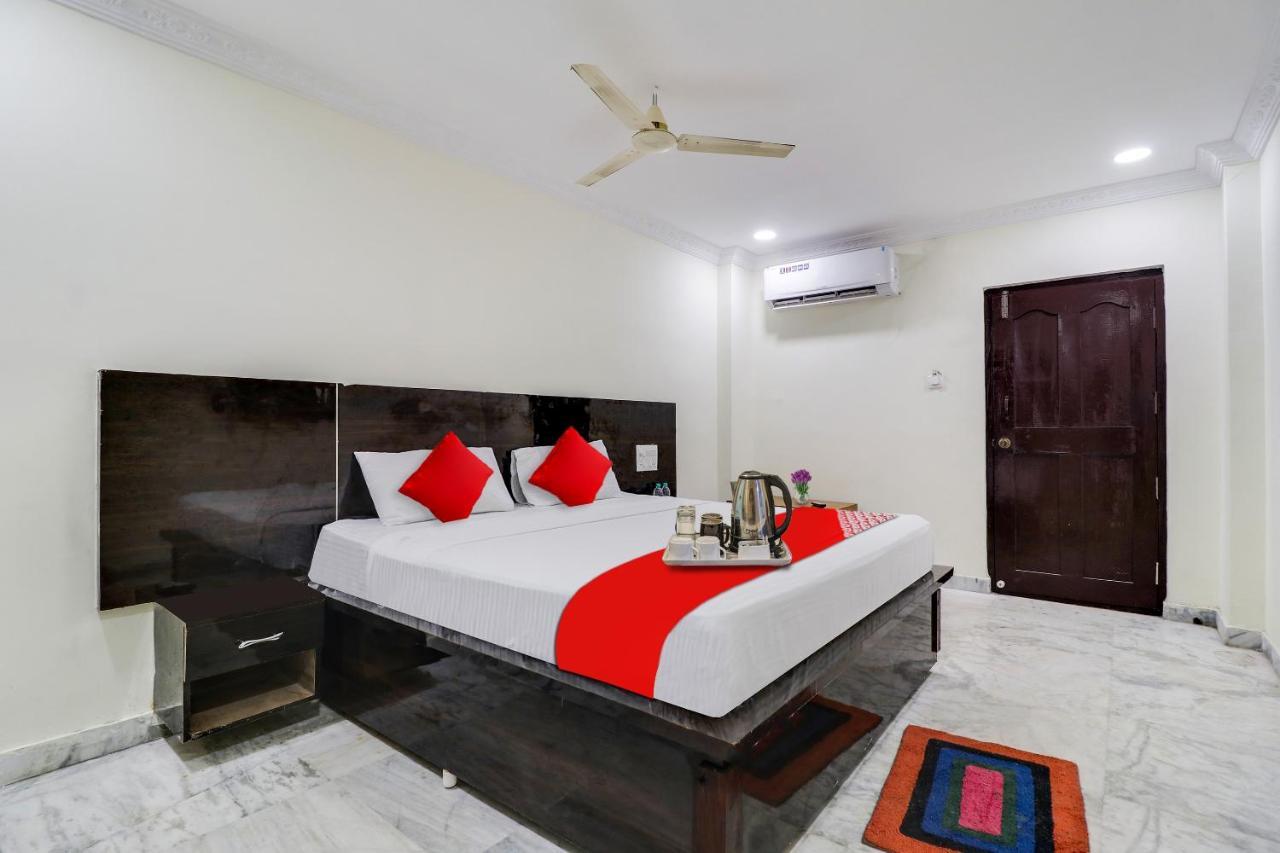 Oyo Dharani Grand Hotel Khammam Exterior foto