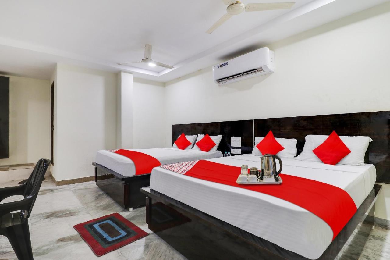 Oyo Dharani Grand Hotel Khammam Exterior foto