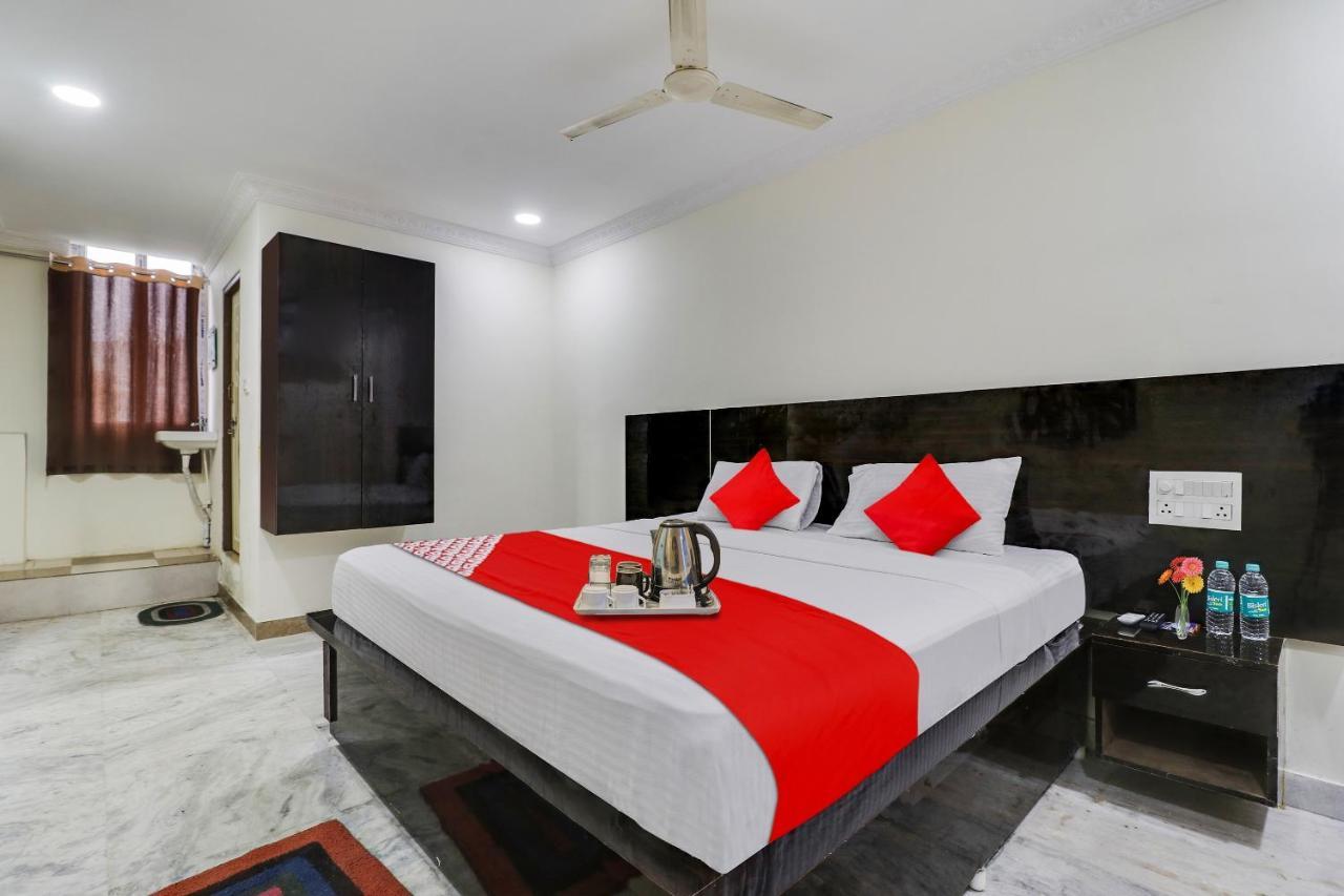 Oyo Dharani Grand Hotel Khammam Exterior foto