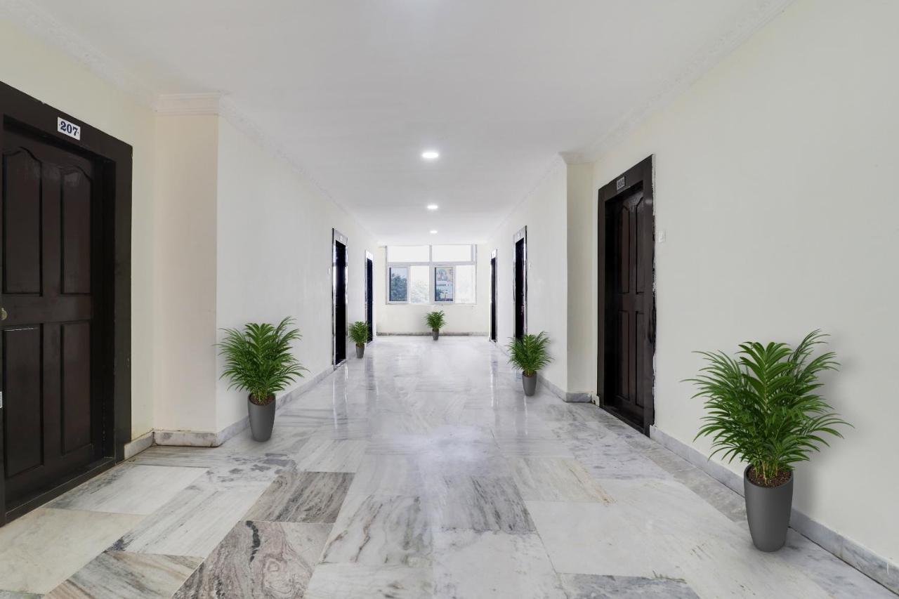 Oyo Dharani Grand Hotel Khammam Exterior foto
