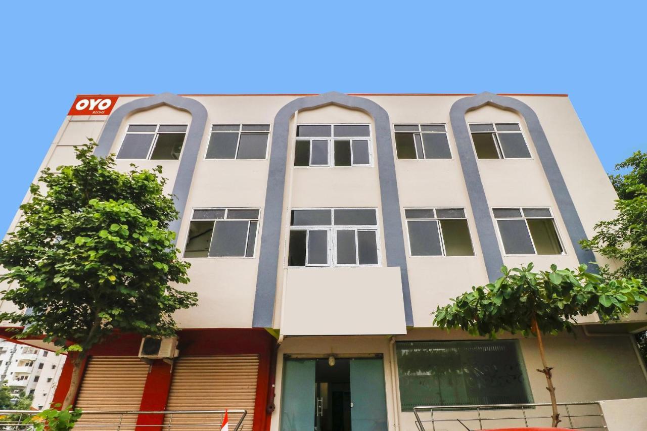 Oyo Dharani Grand Hotel Khammam Exterior foto