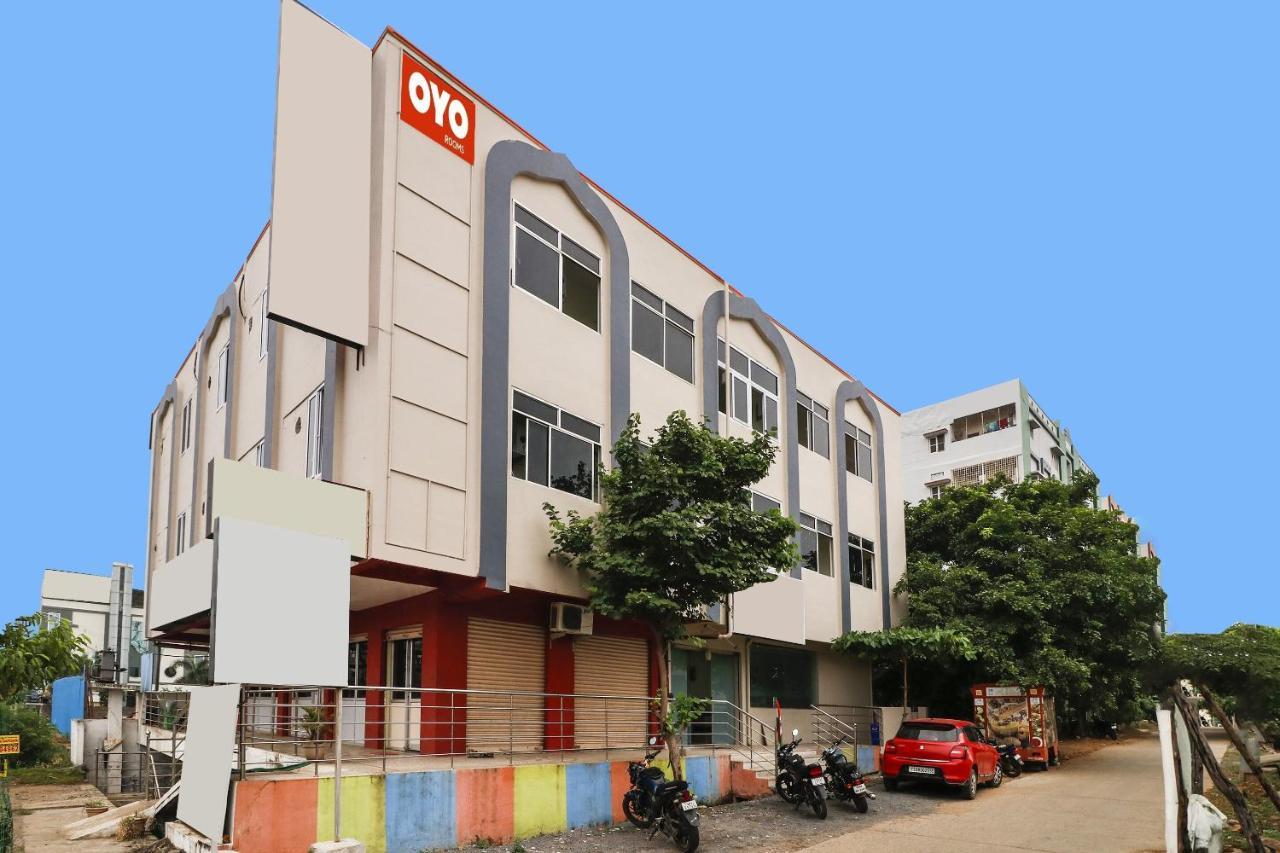 Oyo Dharani Grand Hotel Khammam Exterior foto
