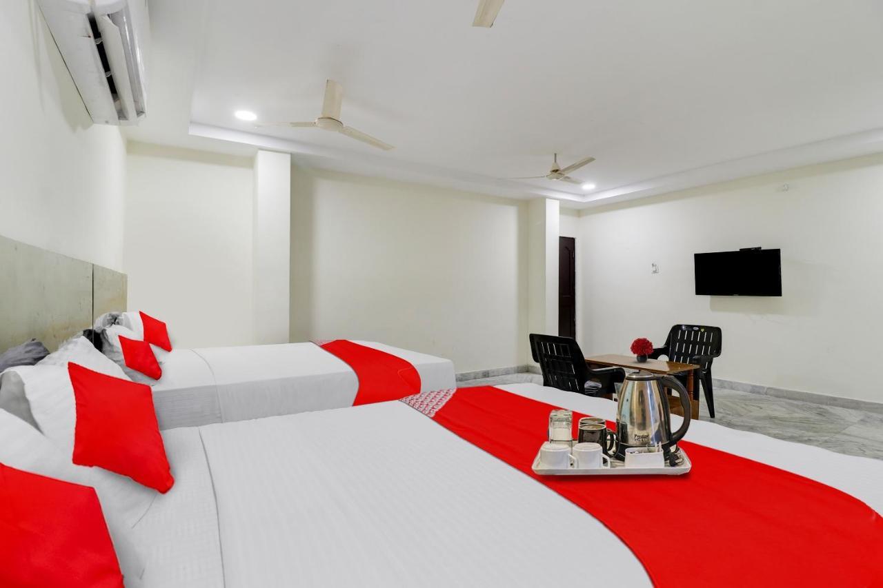 Oyo Dharani Grand Hotel Khammam Exterior foto